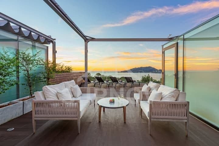 3-bedrooms Common Pool Condo on Patong
