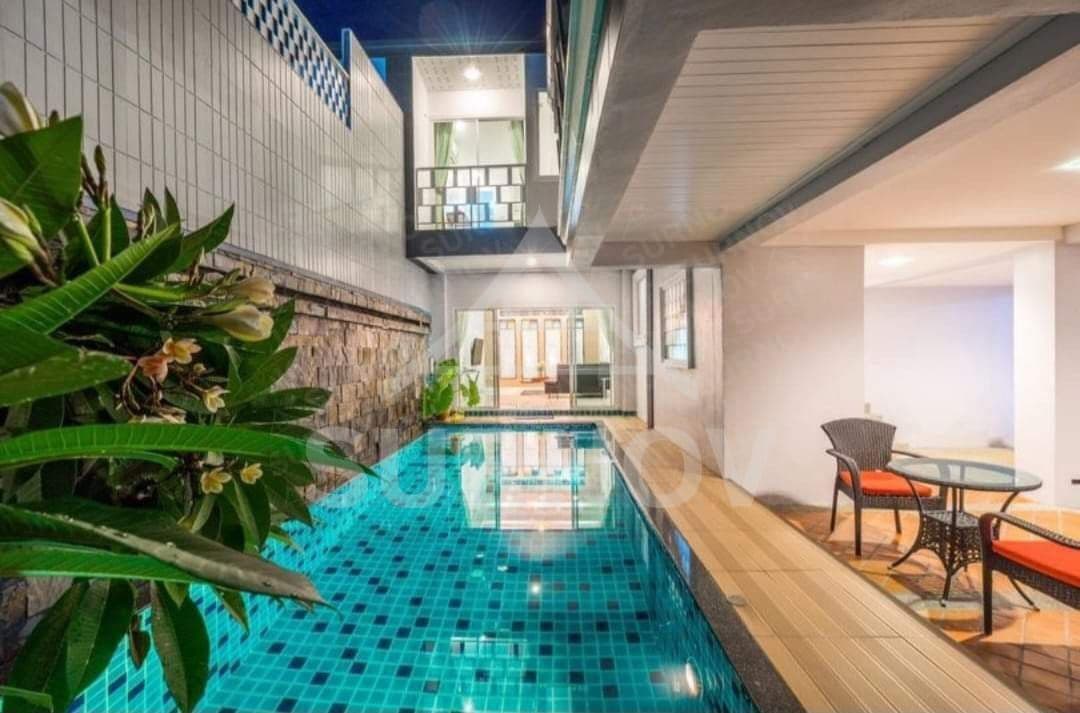 3-bedrooms Private Pool Villa on Chalong