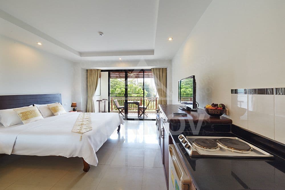 1-bedroom Common Pool Condo on Surin