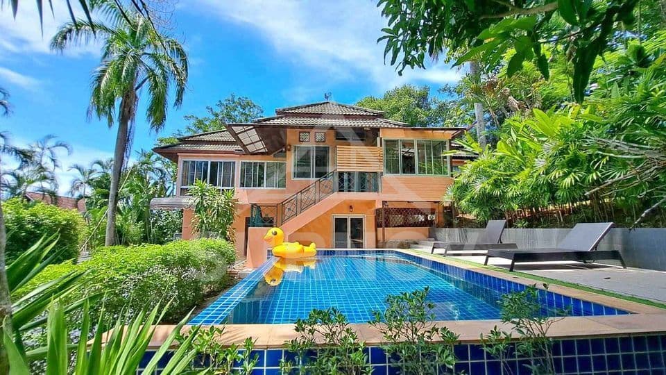 3-bedrooms Private Pool Villa on Chalong