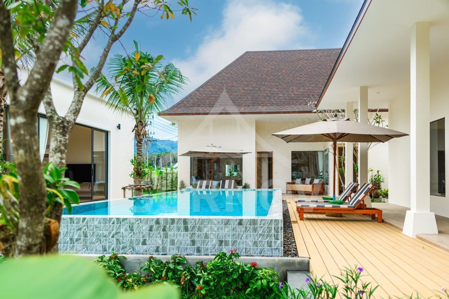 5-bedrooms Private Pool Villa on Si Sunthon